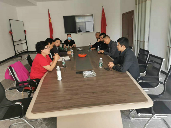 武漢理工陳教授、彭總與客戶項目現(xiàn)場討論